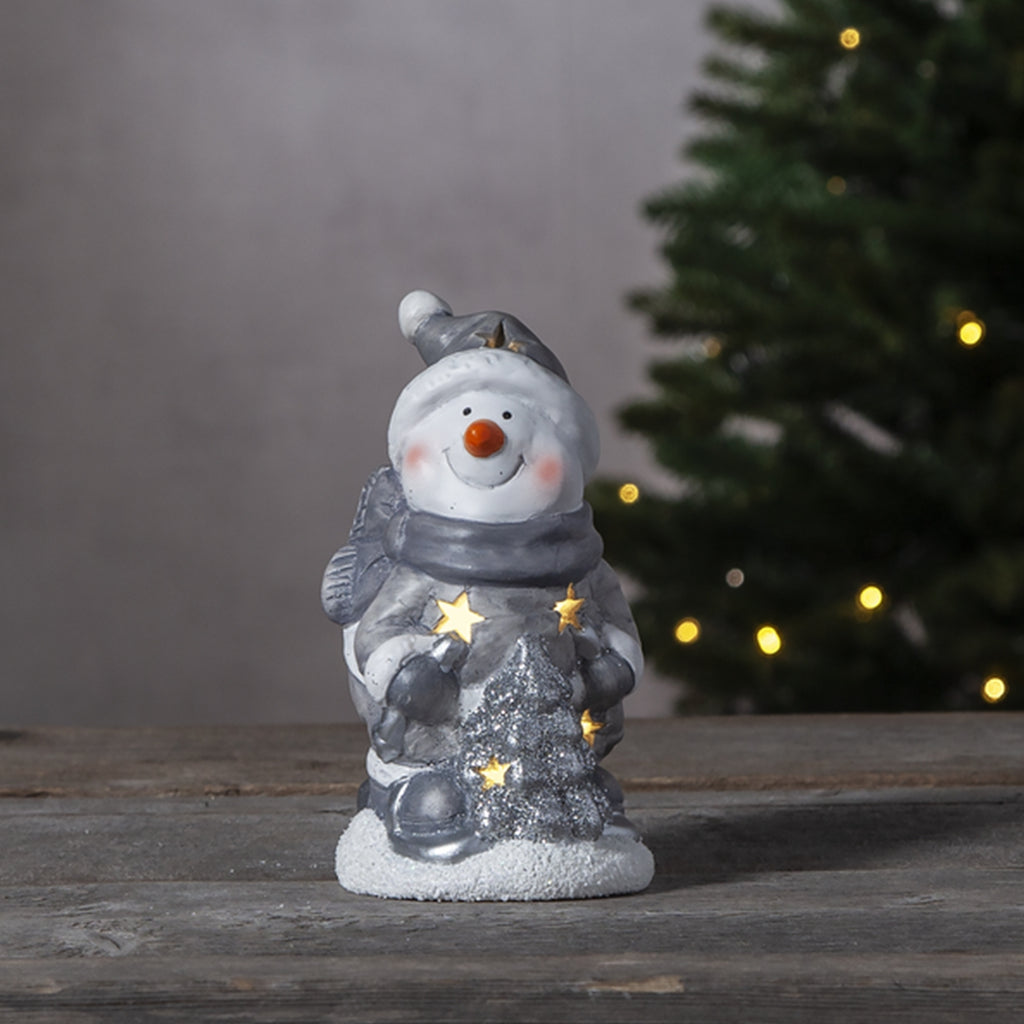 LED dekoracija „Besmegenis su eglute“ – 15x9 cm